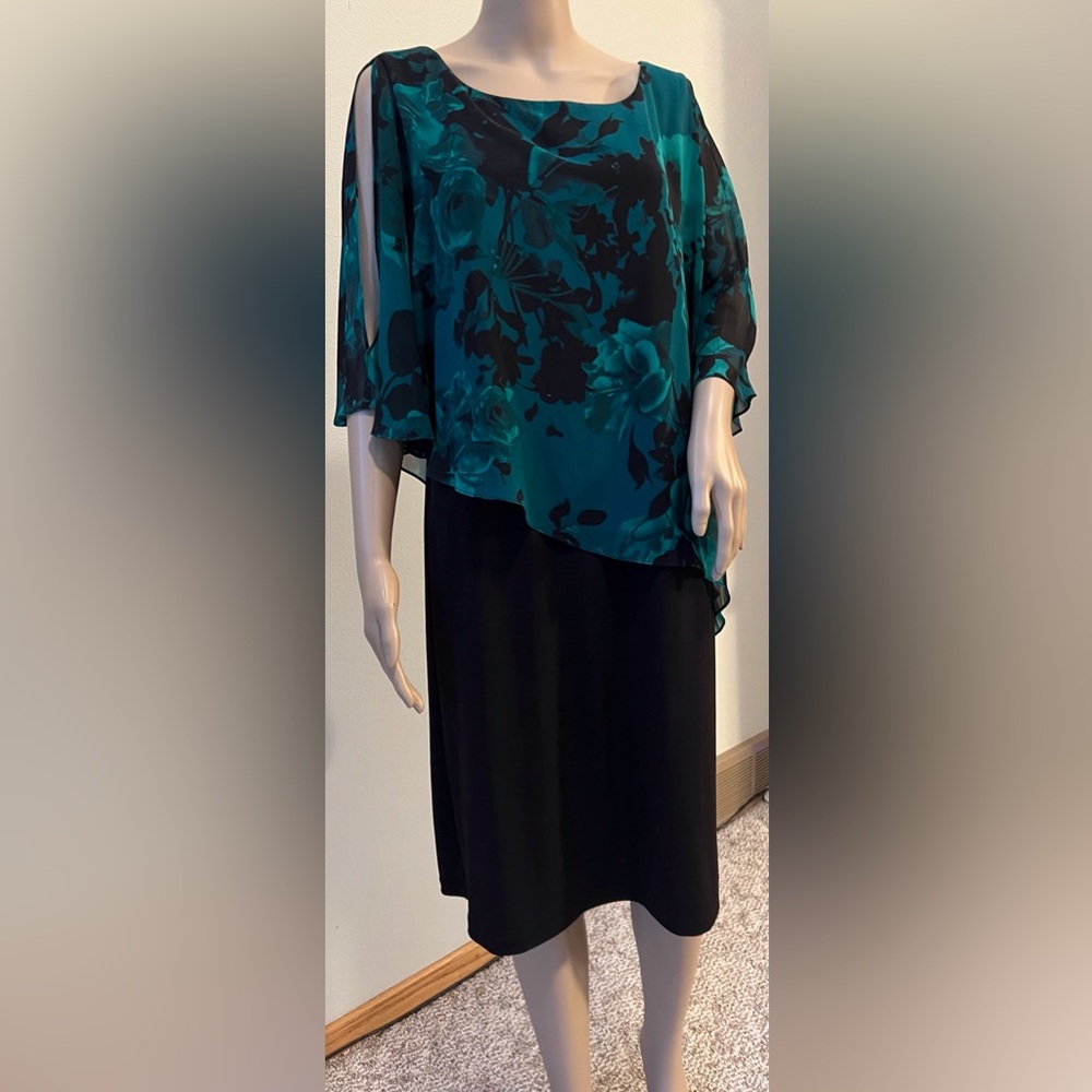 Dress Emerald Green Flowing Shawl (attached) 1 Piece Pullover With Slit Sleeves